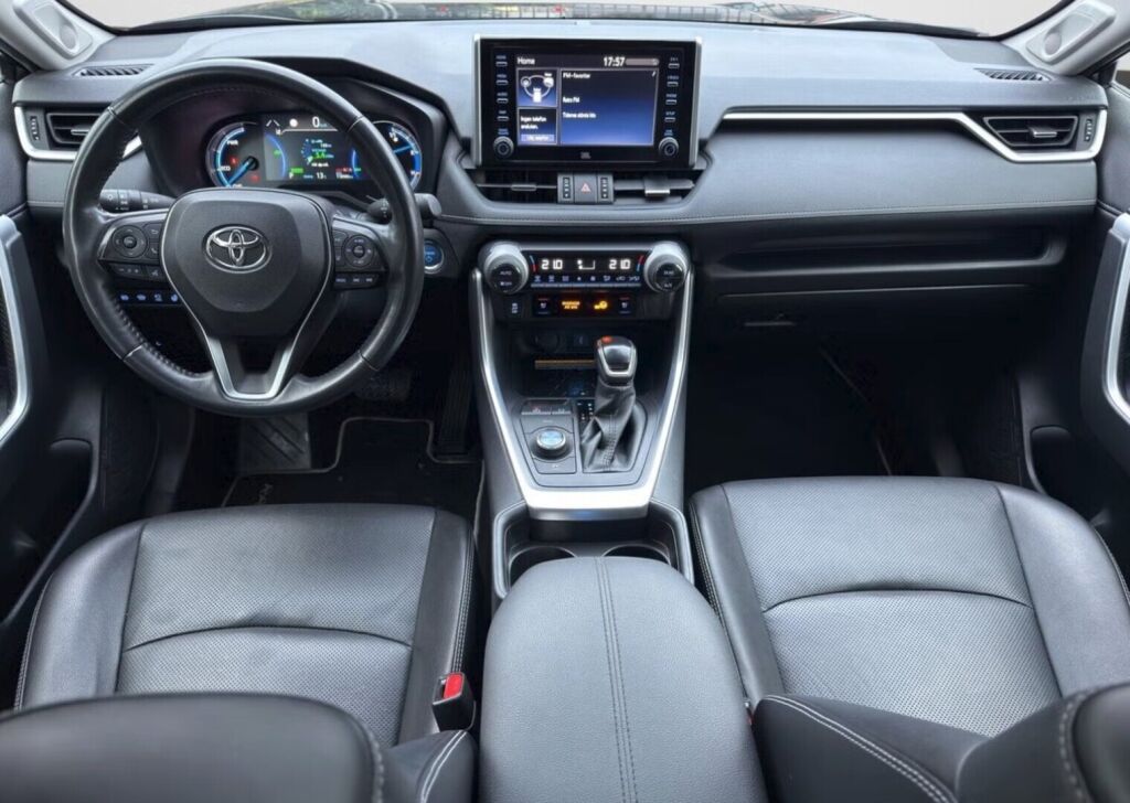 Toyota RAV4 2021 Musta (Attitude Black)