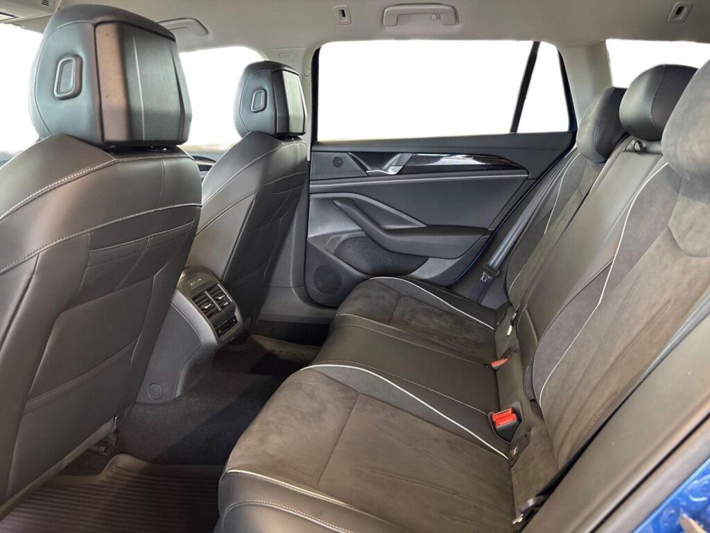 Volkswagen PASSAT 2025 Sininen
