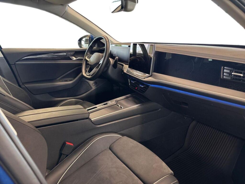 Volkswagen PASSAT 2025 Sininen