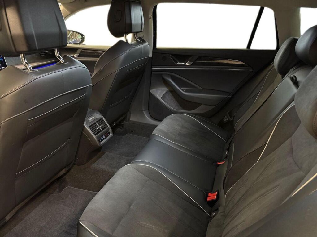 Volkswagen PASSAT 2025 Sininen