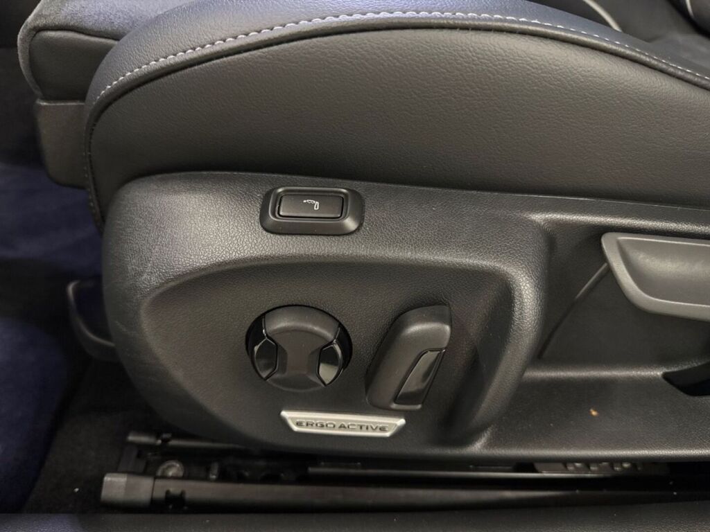 Volkswagen PASSAT 2025 Sininen