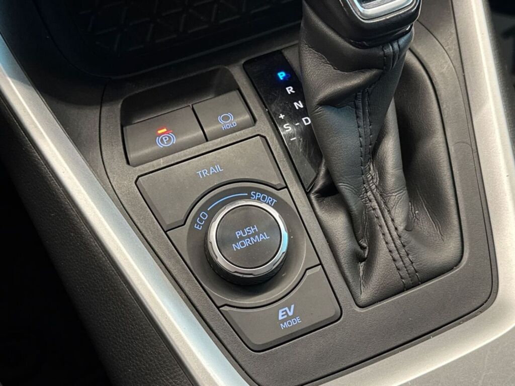 Toyota RAV4 2022 Valkoinen