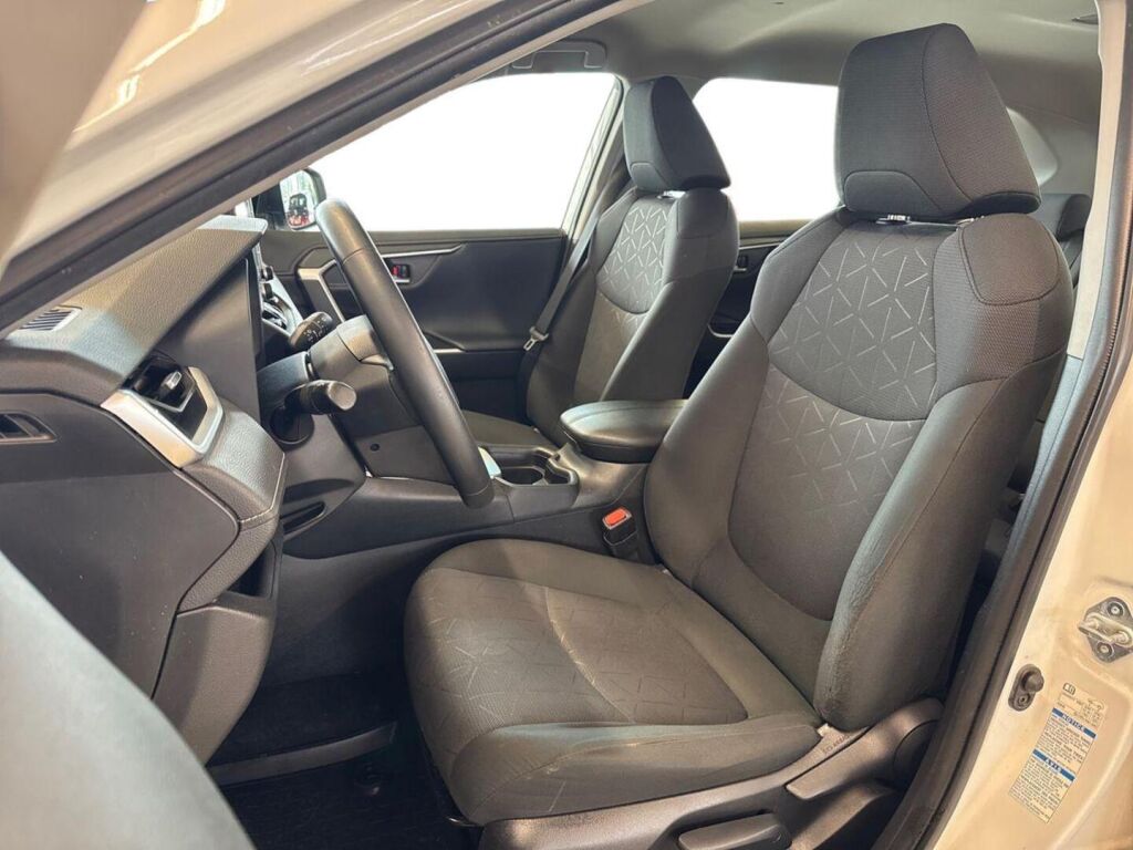 Toyota RAV4 2022 Valkoinen