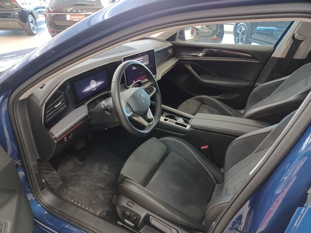 Volkswagen PASSAT 2025 Sininen
