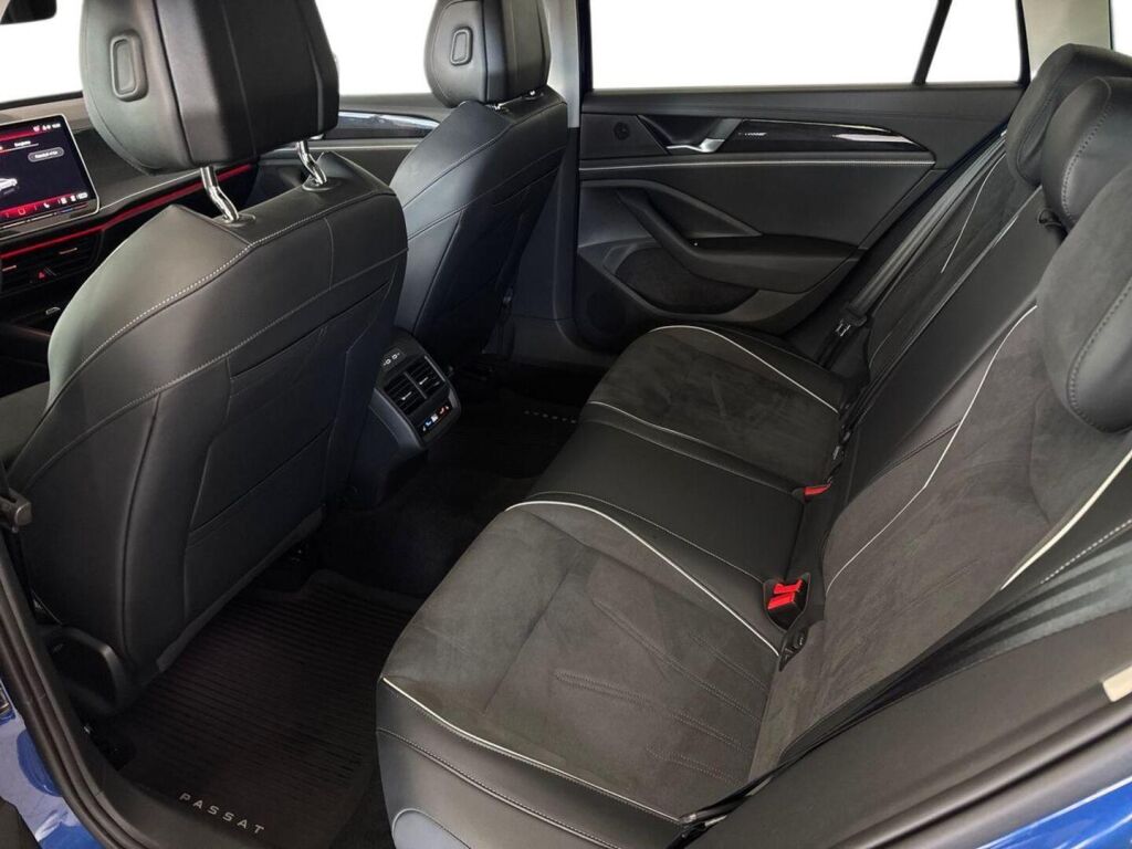 Volkswagen PASSAT 2025 Sininen