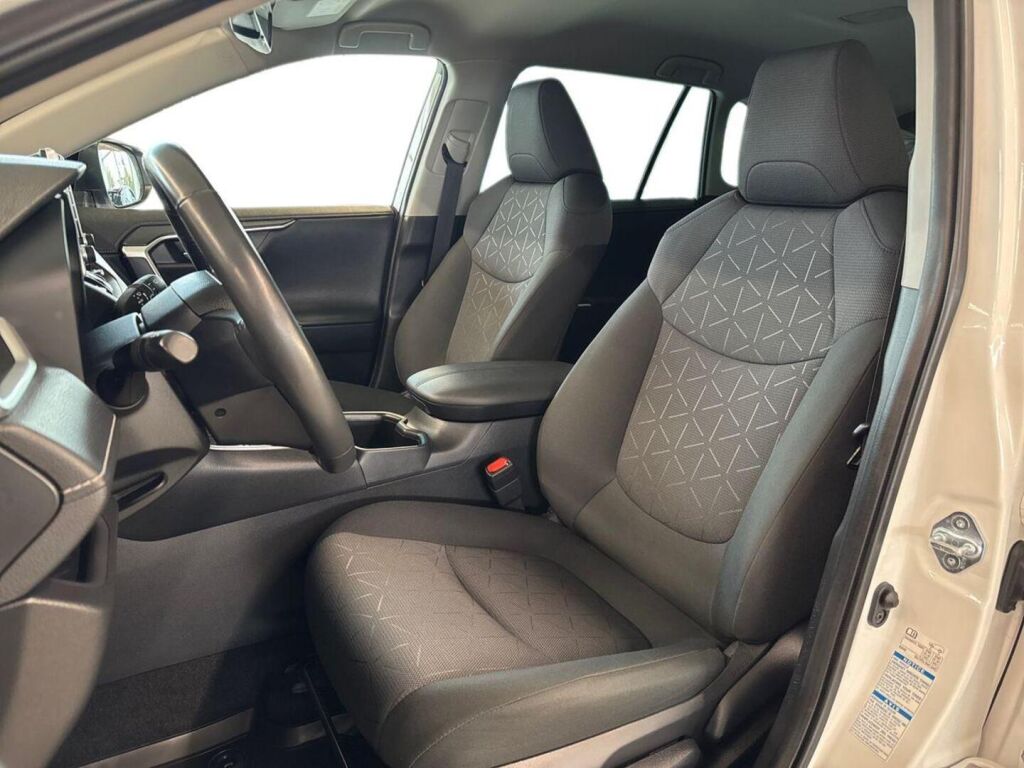 Toyota RAV4 2022 Valkoinen