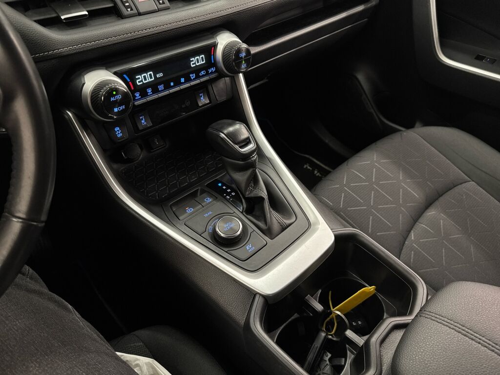 Toyota RAV4 2022 Valkoinen