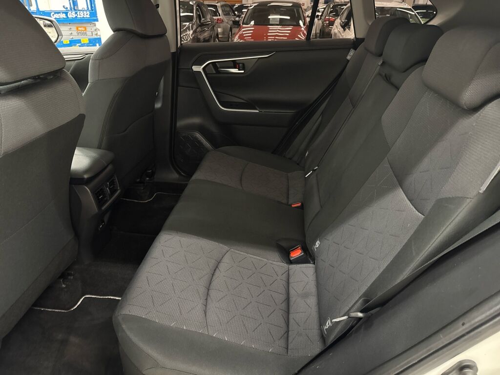 Toyota RAV4 2022 Valkoinen