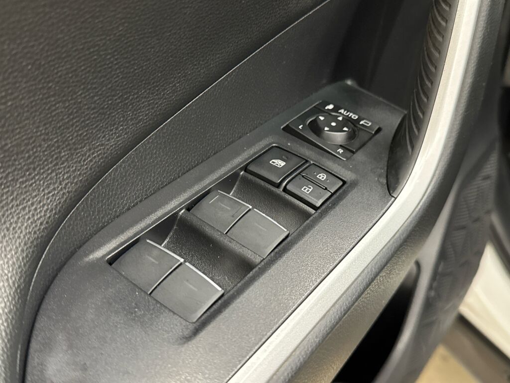 Toyota RAV4 2022 Valkoinen