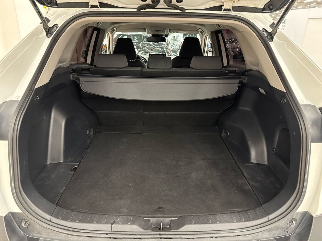 Toyota RAV4 2022 Valkoinen