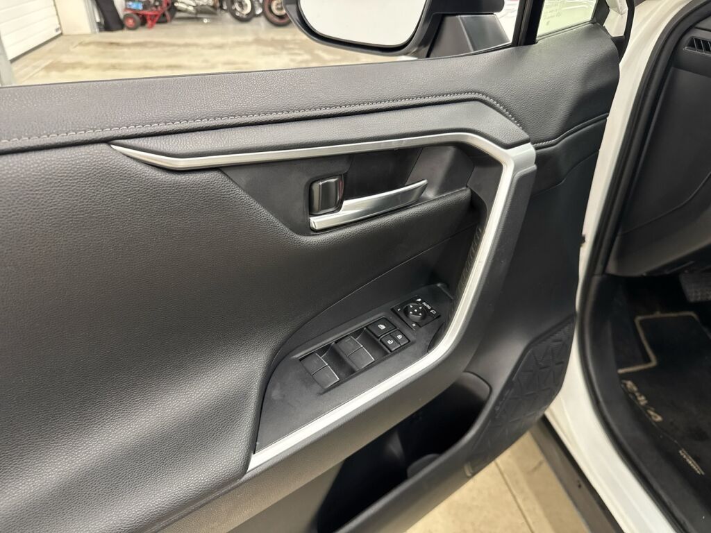 Toyota RAV4 2022 Valkoinen