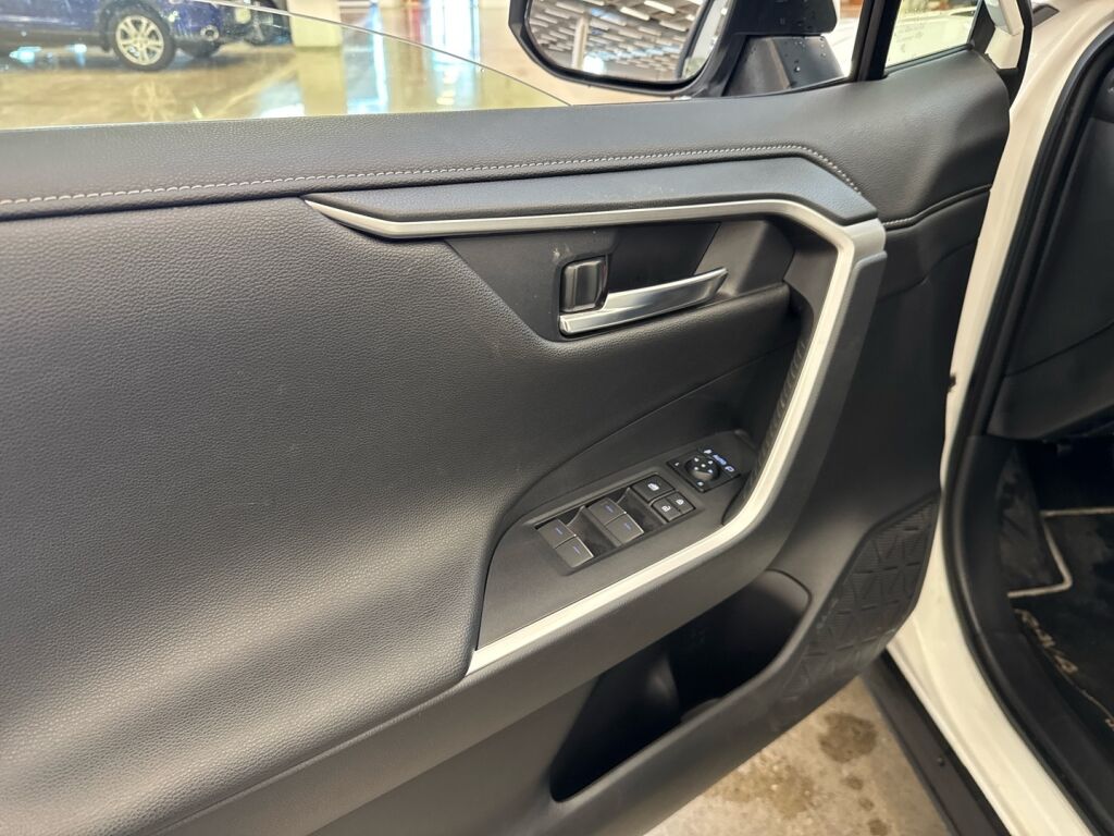 Toyota RAV4 2022 Valkoinen