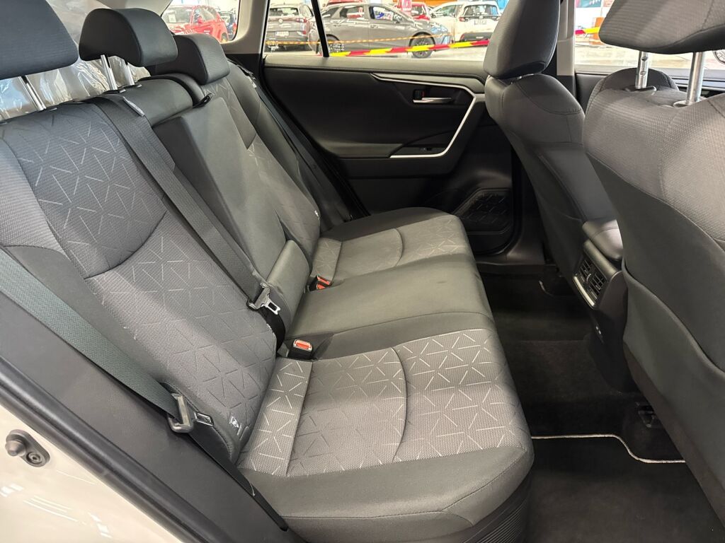 Toyota RAV4 2022 Valkoinen