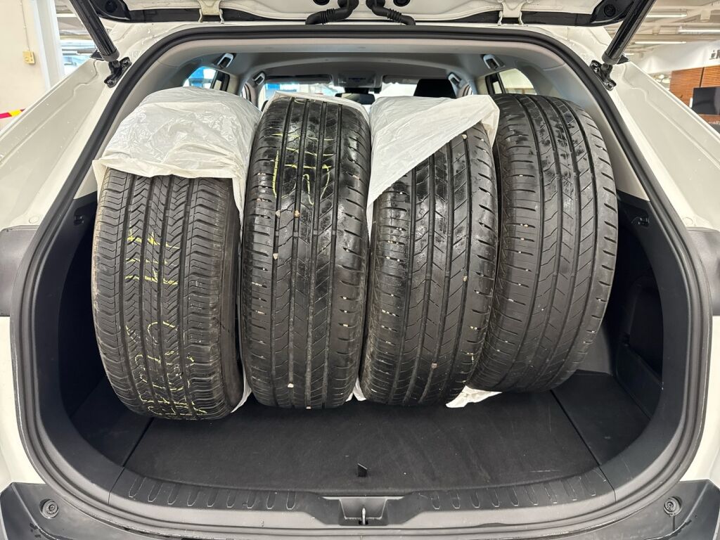 Toyota RAV4 2022 Valkoinen