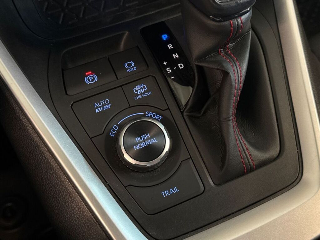 Toyota RAV4 Plug-in 2022 Valkoinen