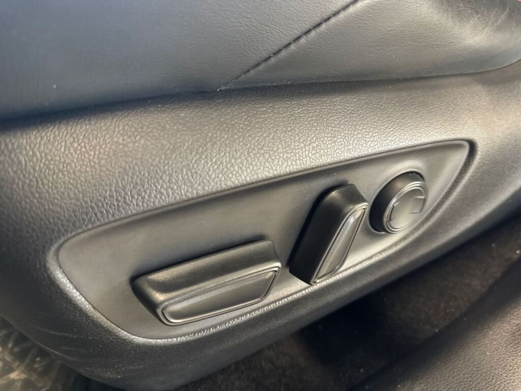 Toyota RAV4 Plug-in 2022 Musta