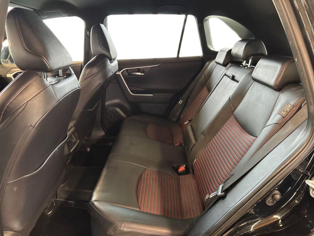 Toyota RAV4 Plug-in 2022 Musta