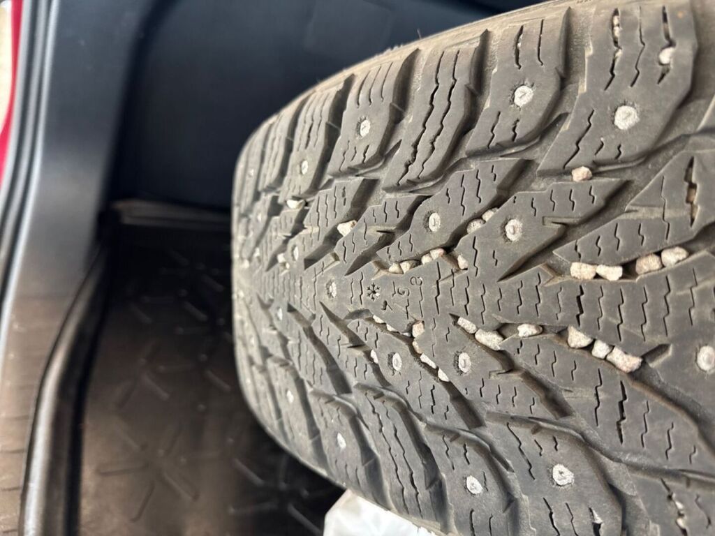 Toyota RAV4 2023 Punainen