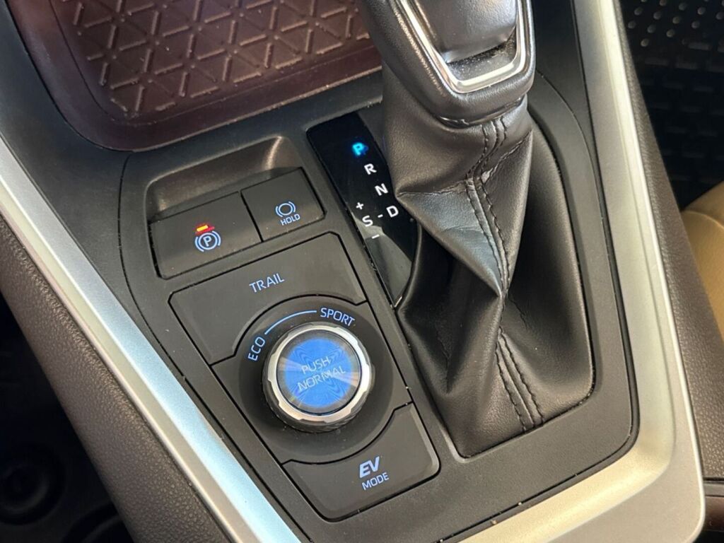 Toyota RAV4 2023 Punainen