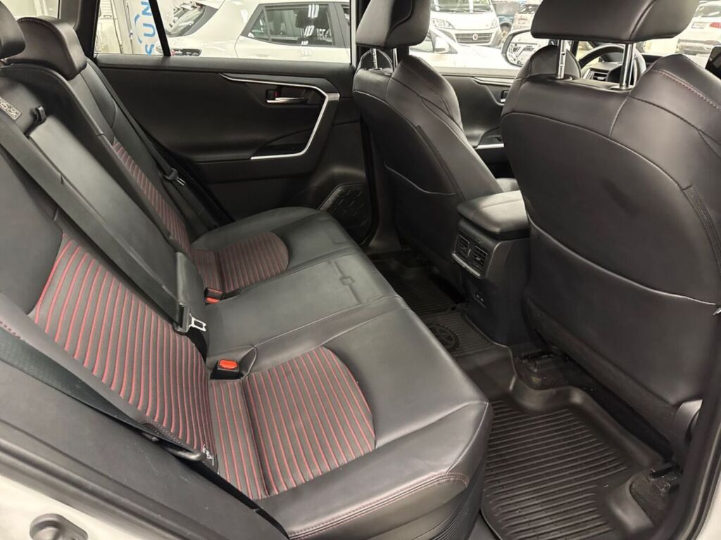 Toyota RAV4 Plug-in 2024 met.valkoinen