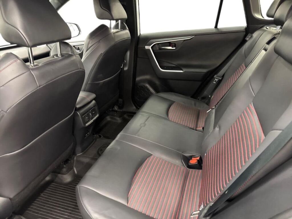 Toyota RAV4 Plug-in 2024 met.valkoinen