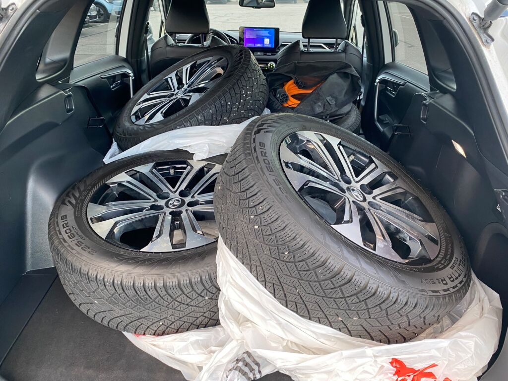 Toyota RAV4 Plug-in 2024 met.valkoinen