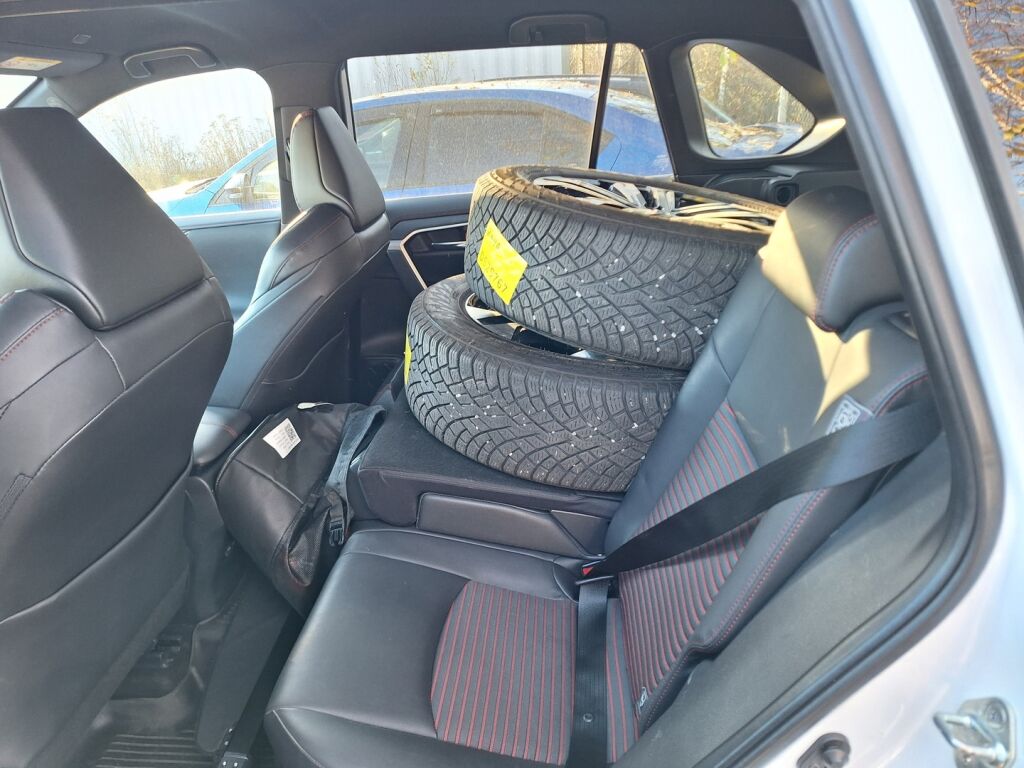 Toyota RAV4 Plug-in 2024 met.valkoinen
