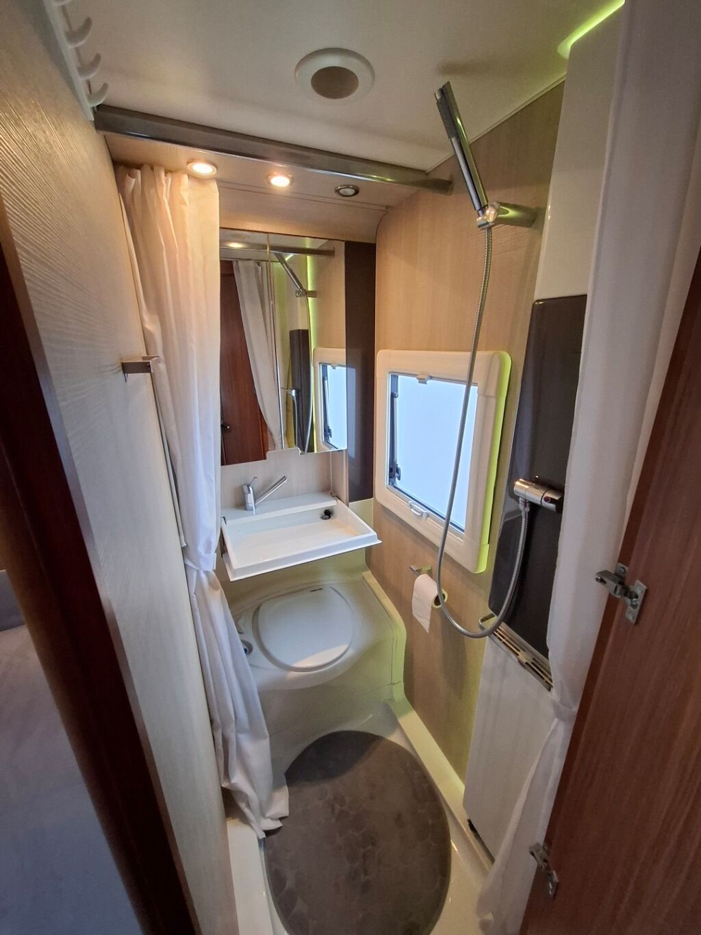 Adria ALPINA 2014 Valkoinen