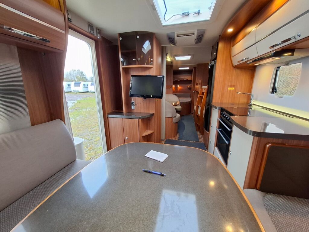 Adria ALPINA 2014 Valkoinen