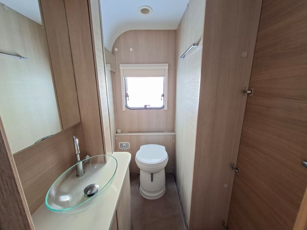 Adria Adora 2015 Valkoinen