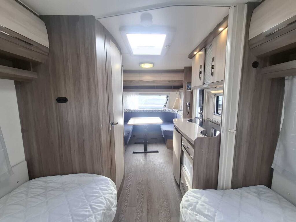 Hobby DeLuxe 2017 Valkoinen