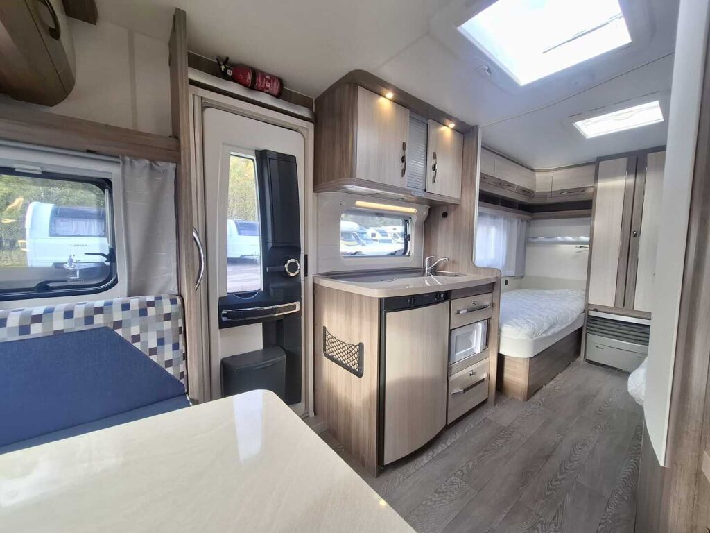 Hobby DeLuxe 2017 Valkoinen