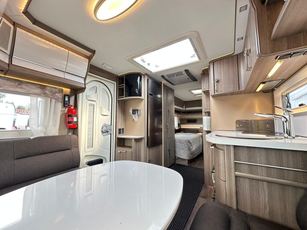 Kabe Royal 2018 Valkoinen