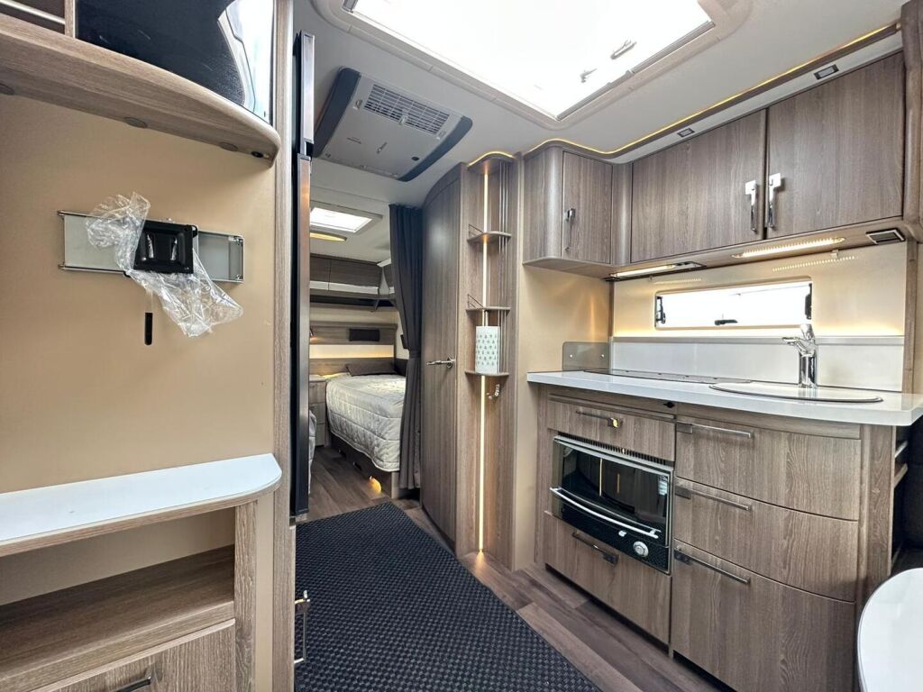 Kabe Royal 2018 Valkoinen