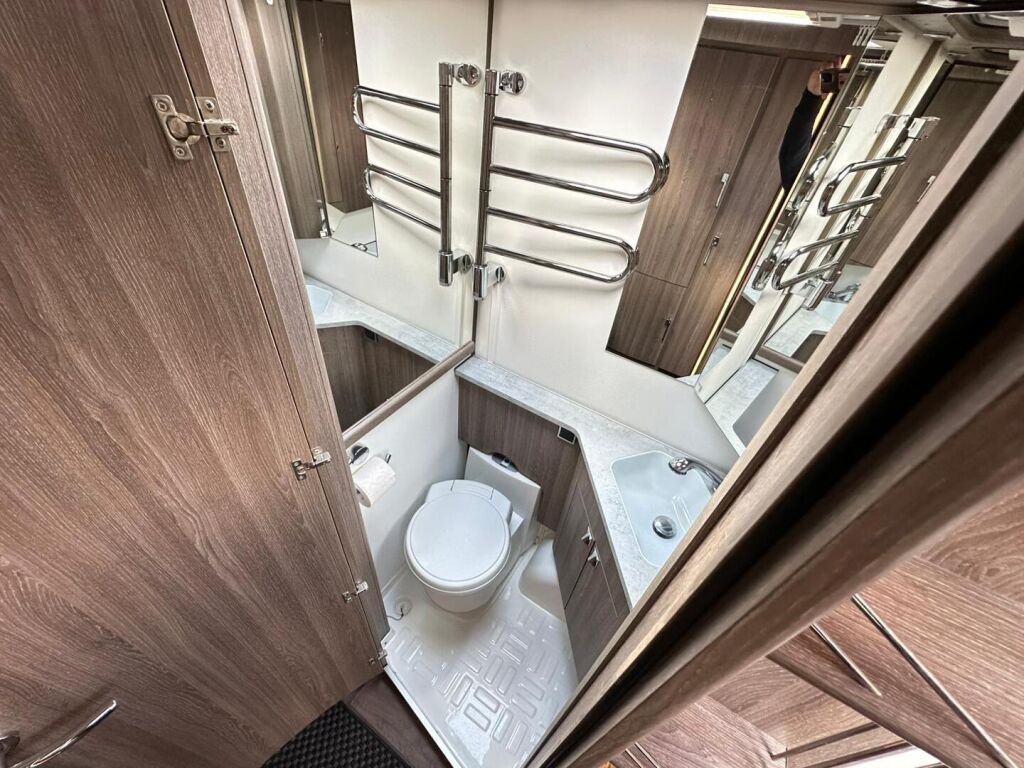 Kabe Royal 2018 Valkoinen