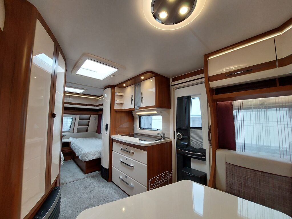 Hobby Excellent 2017 Valkoinen