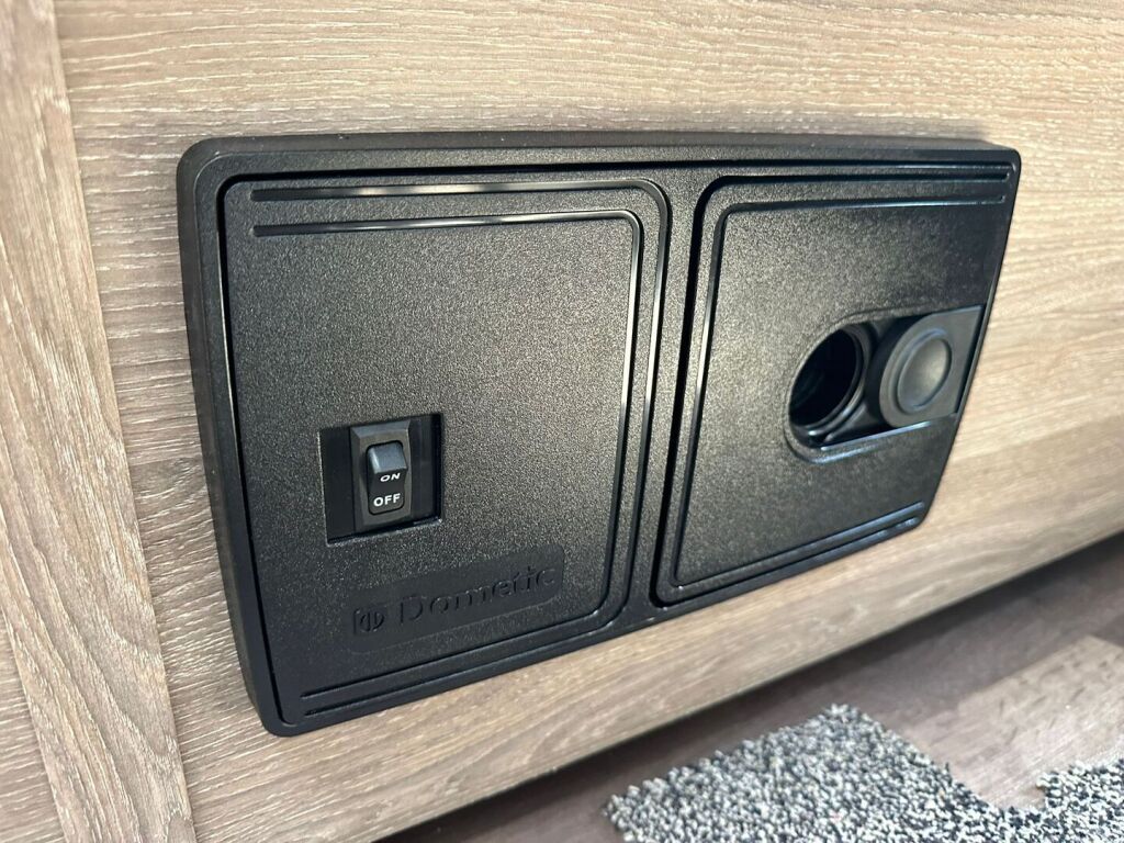 Kabe ROYAL 2018 Valkoinen