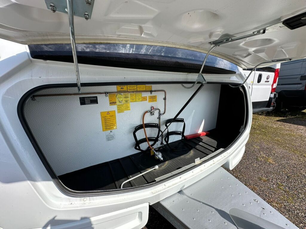 Kabe ROYAL 2018 Valkoinen