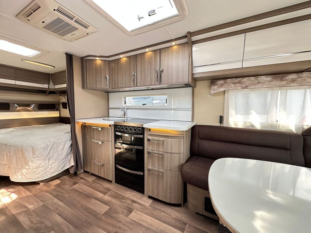 Kabe ROYAL 2018 Valkoinen