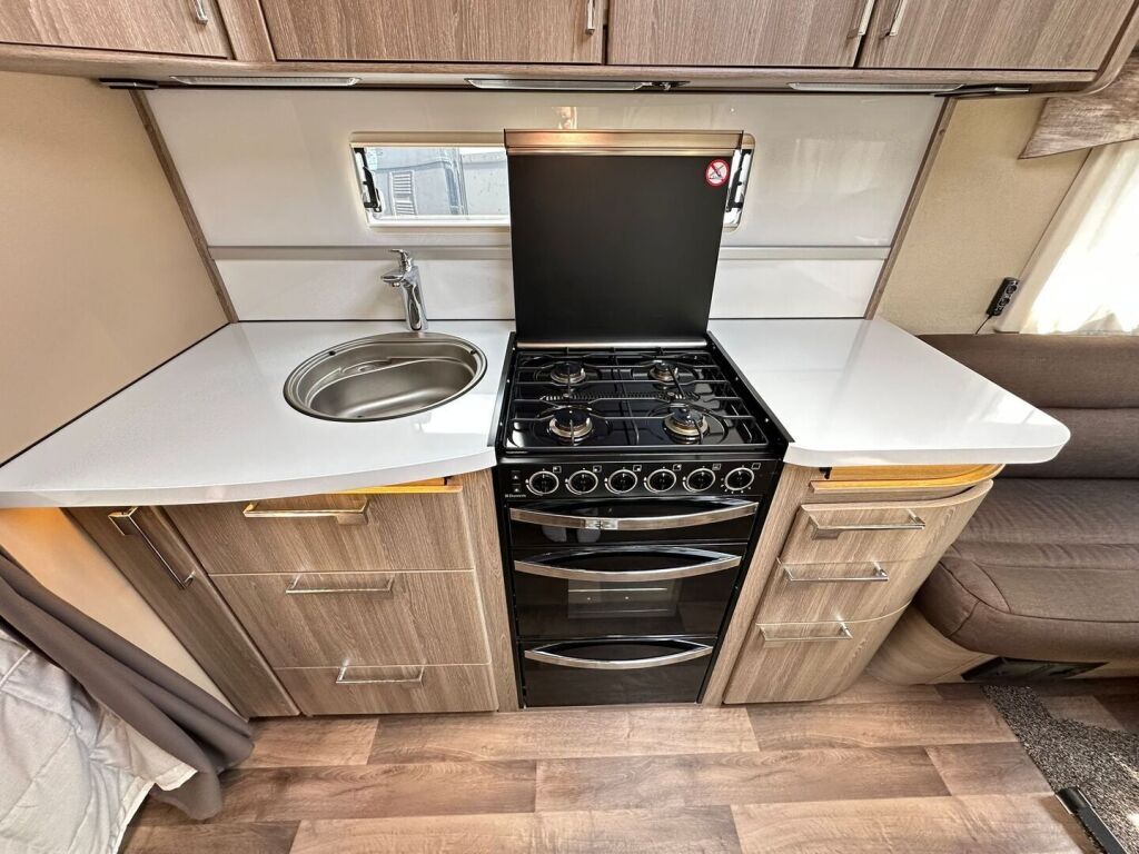 Kabe ROYAL 2018 Valkoinen