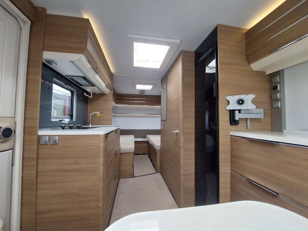 Adria Adora 2018 Valkoinen