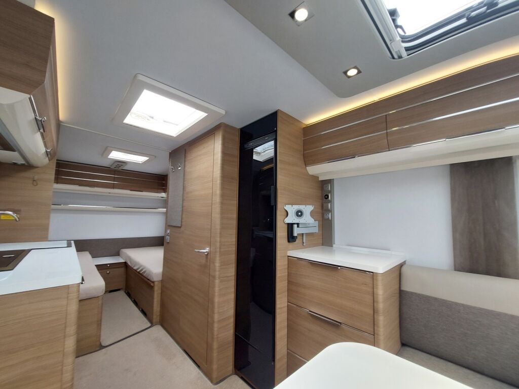 Adria Adora 2018 Valkoinen