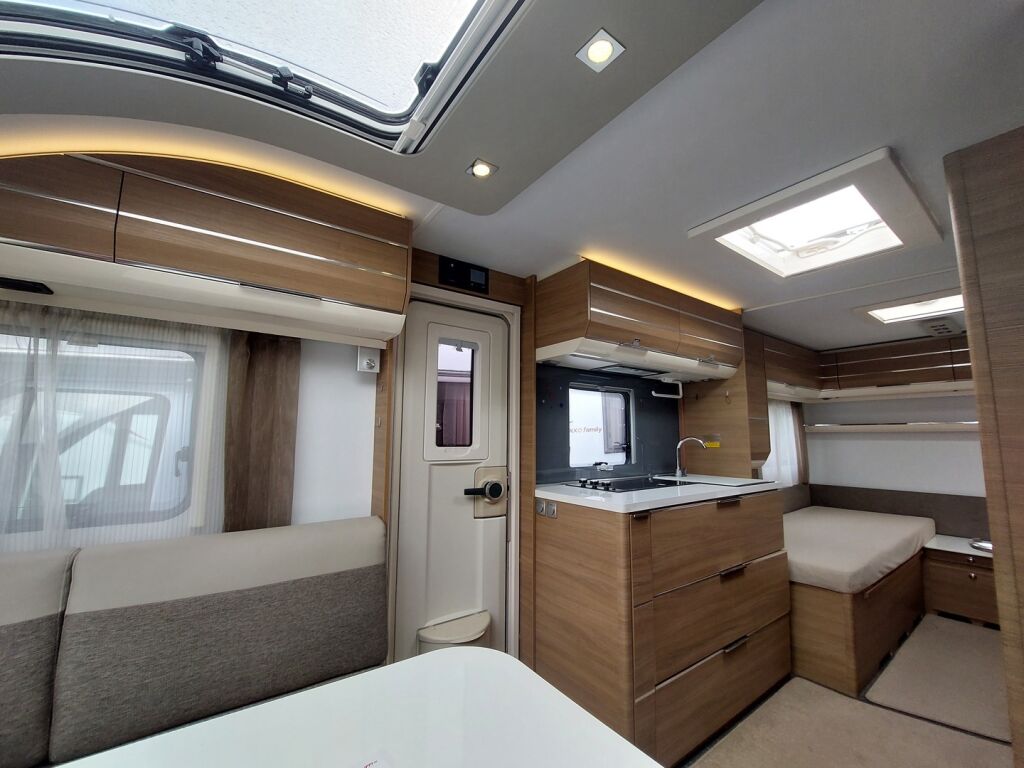 Adria Adora 2018 Valkoinen