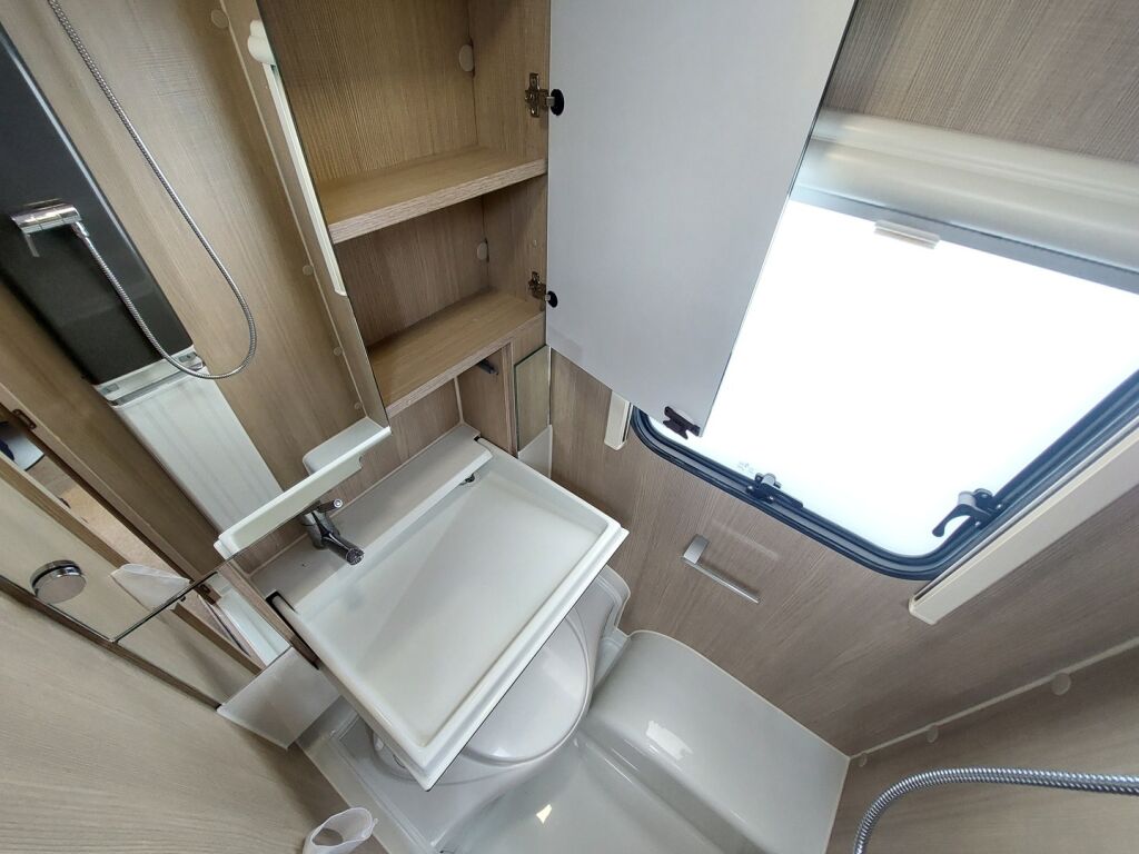 Adria Adora 2018 Valkoinen