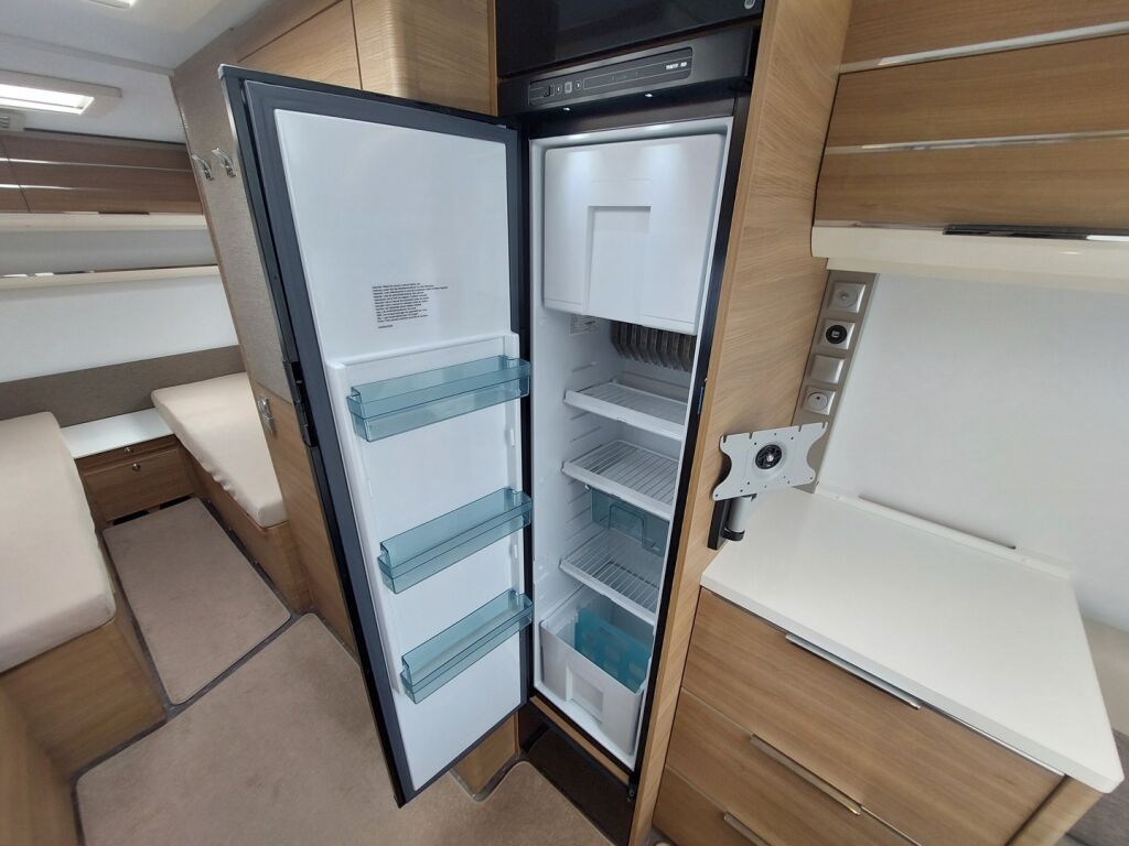 Adria Adora 2018 Valkoinen