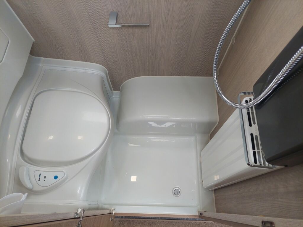 Adria Adora 2018 Valkoinen