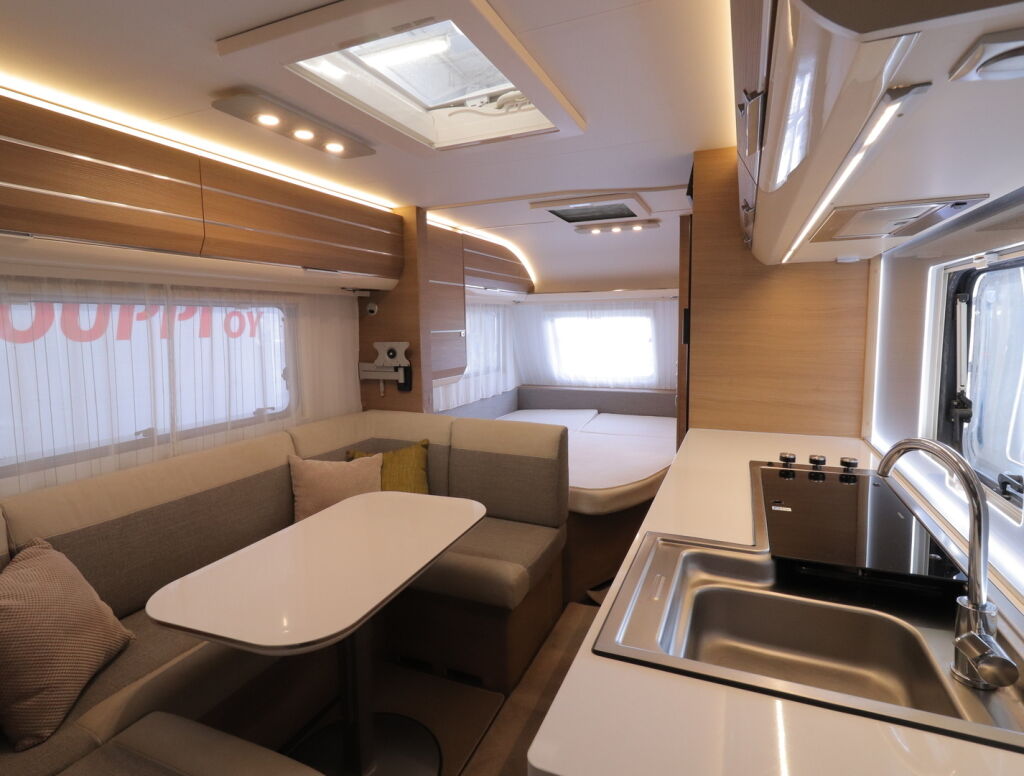 Adria Adora 2020 Valkoinen