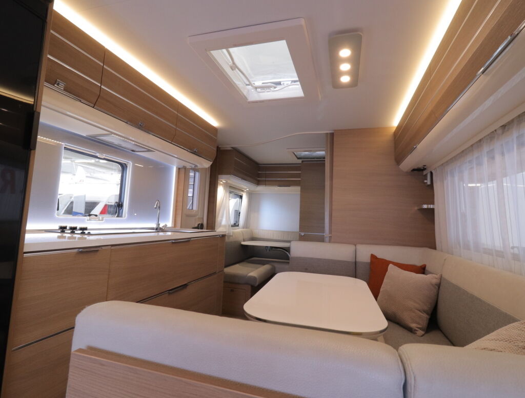 Adria Adora 2020 Valkoinen