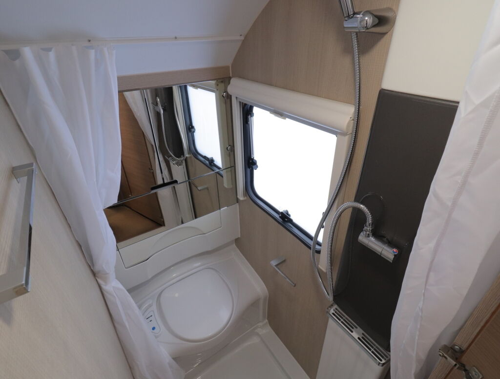 Adria Adora 2020 Valkoinen