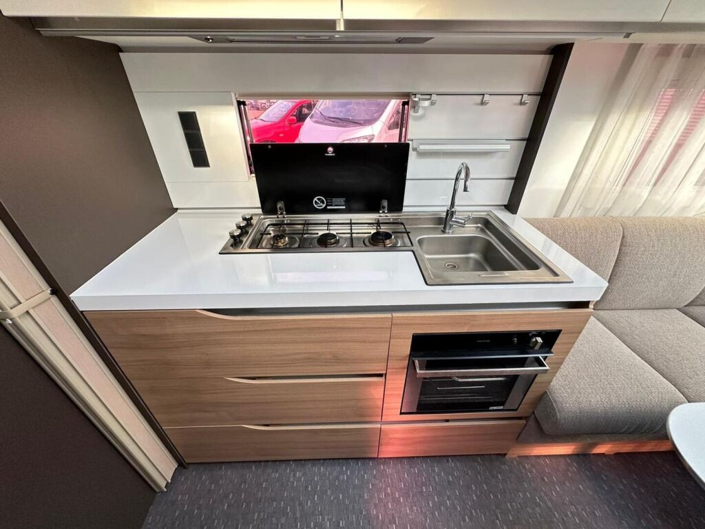 Adria Alpina 2019 Valkoinen